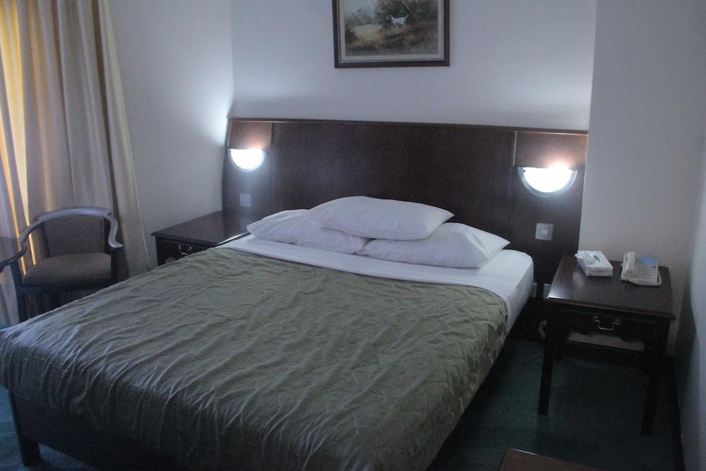 Le Vendome Hotel Amman Ngoại thất bức ảnh