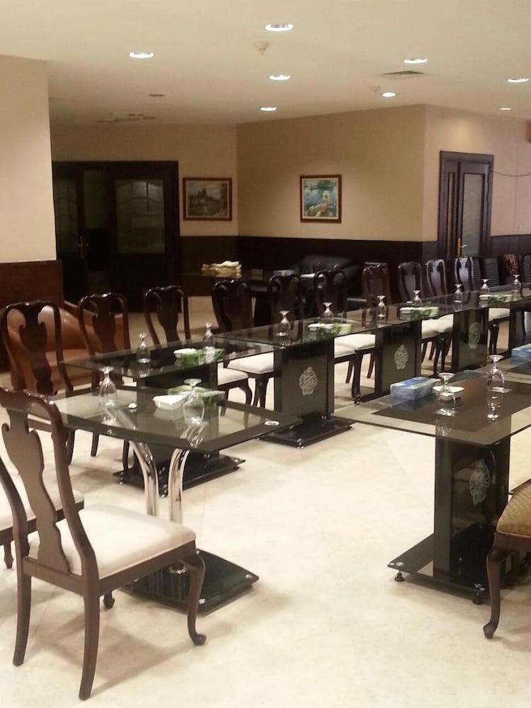 Le Vendome Hotel Amman Ngoại thất bức ảnh
