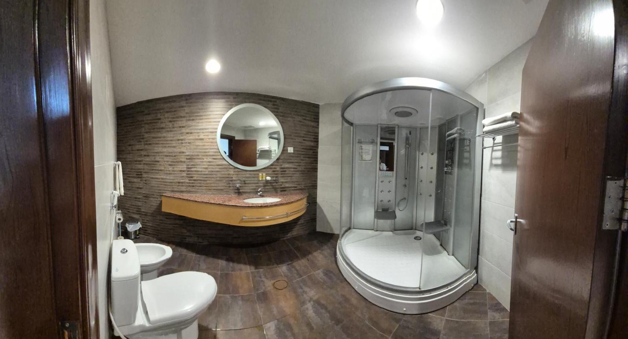 Le Vendome Hotel Amman Ngoại thất bức ảnh