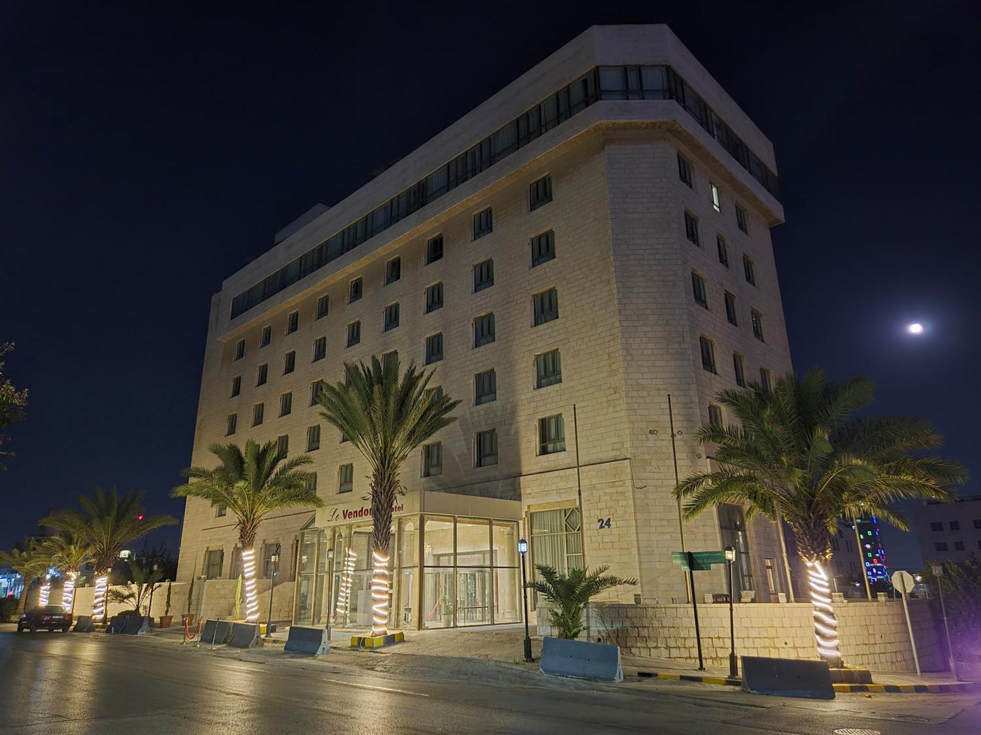 Le Vendome Hotel Amman Ngoại thất bức ảnh