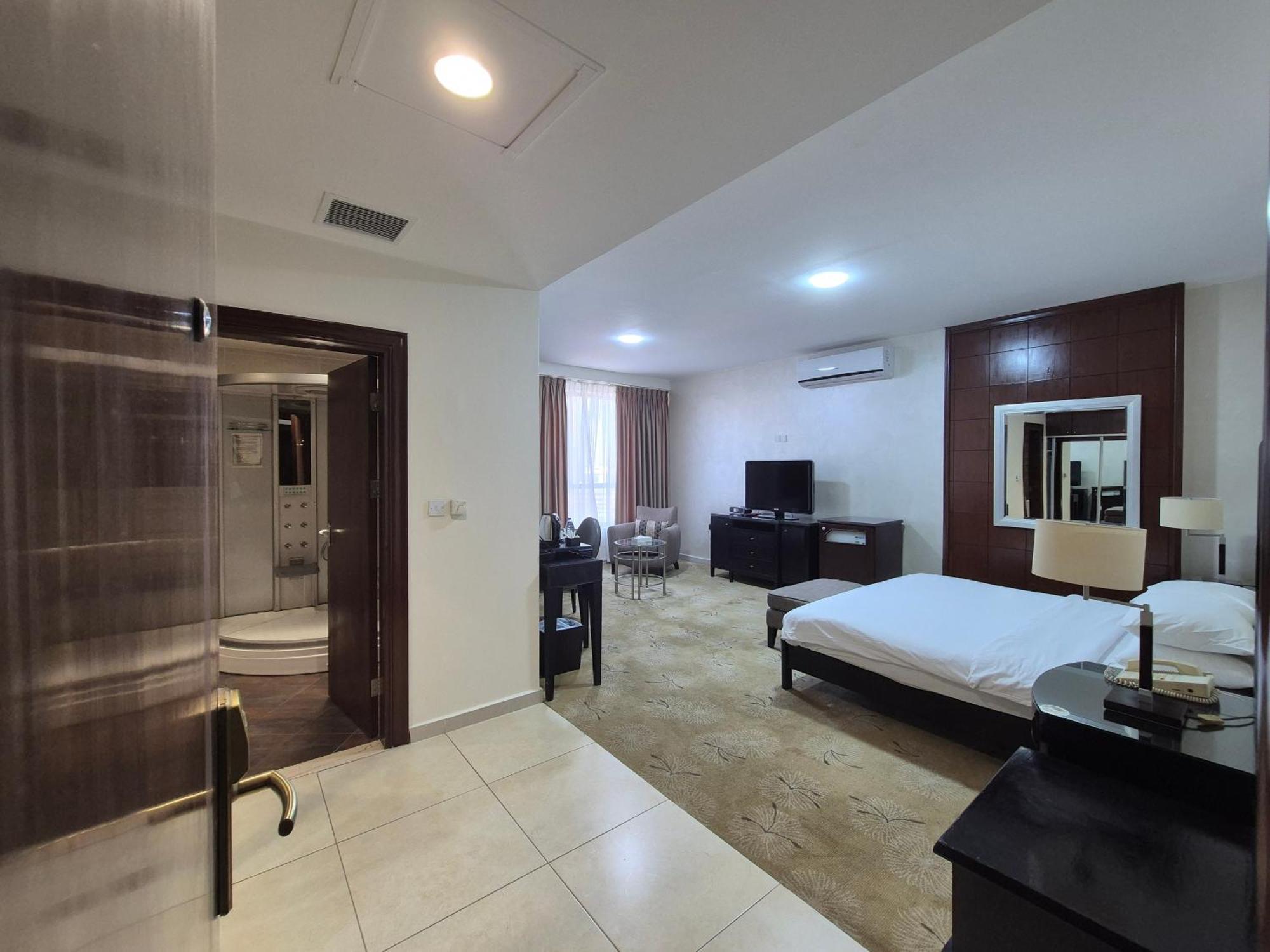 Le Vendome Hotel Amman Ngoại thất bức ảnh