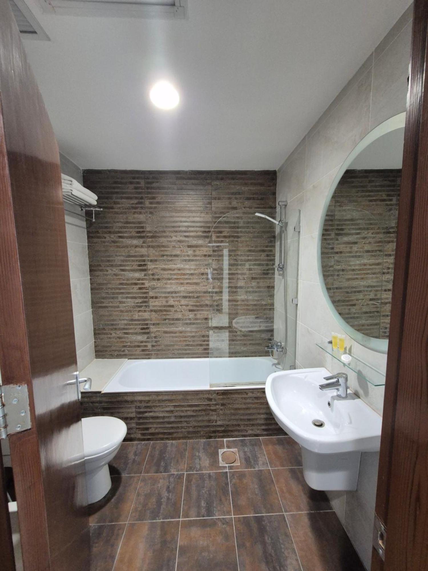Le Vendome Hotel Amman Ngoại thất bức ảnh