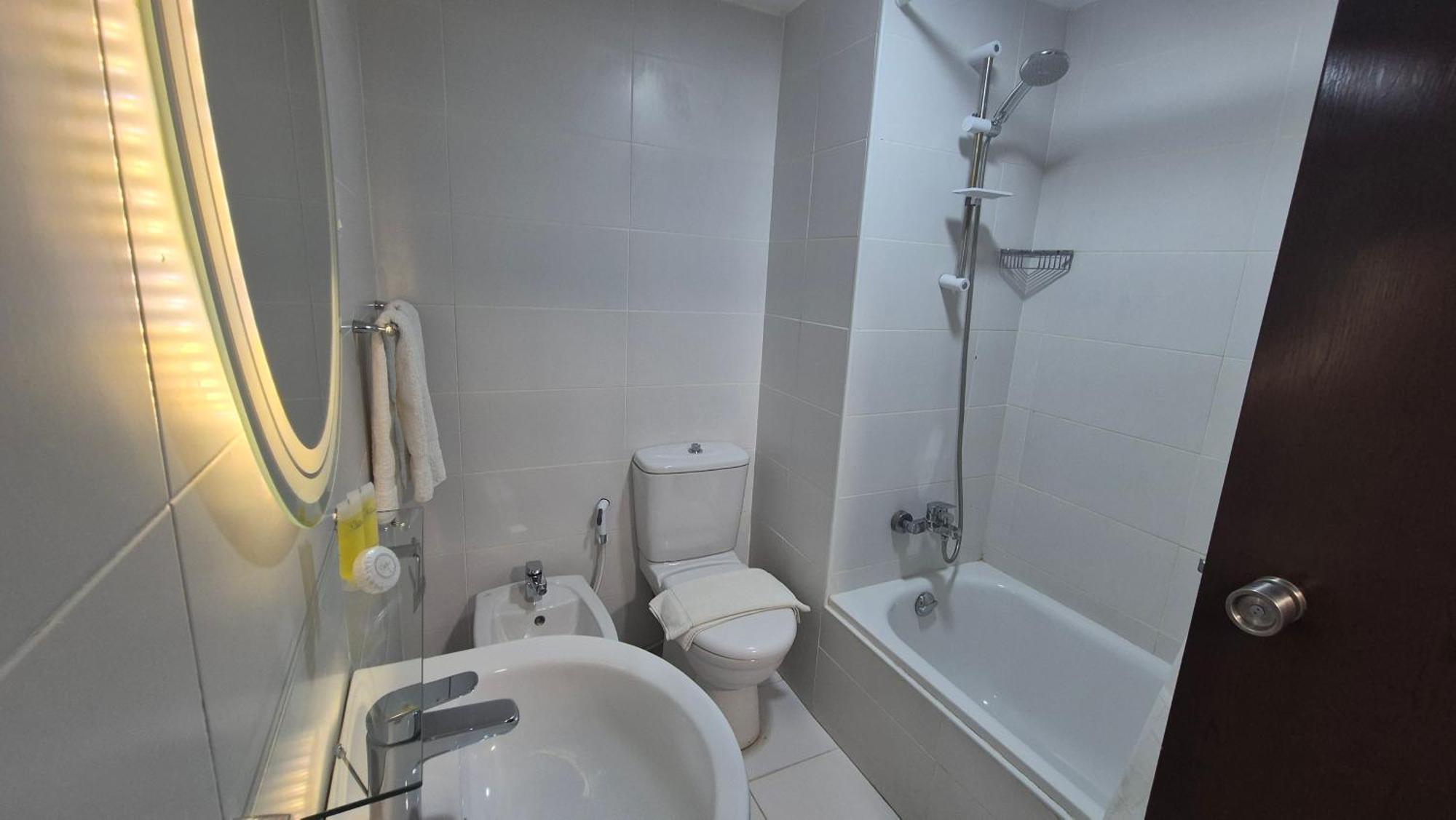 Le Vendome Hotel Amman Ngoại thất bức ảnh