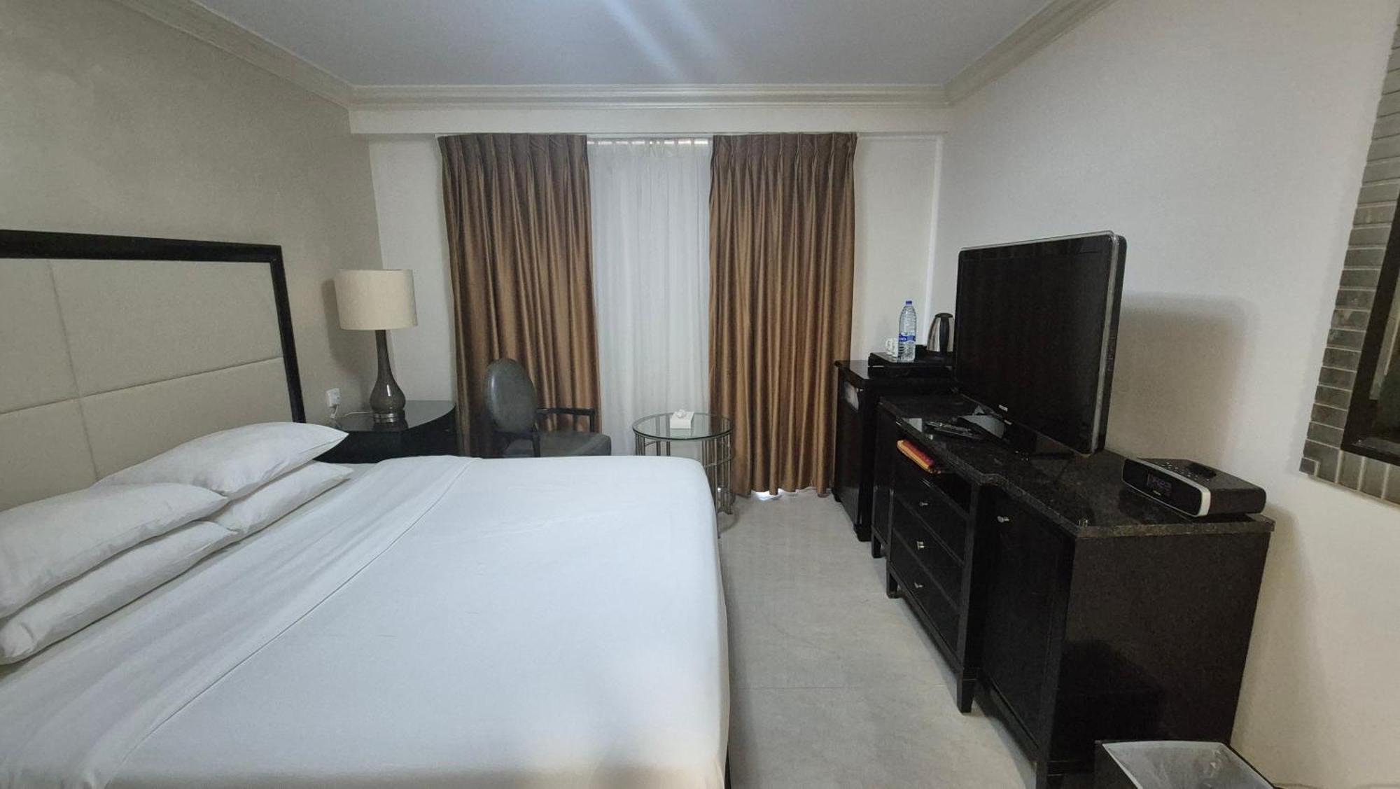 Le Vendome Hotel Amman Ngoại thất bức ảnh